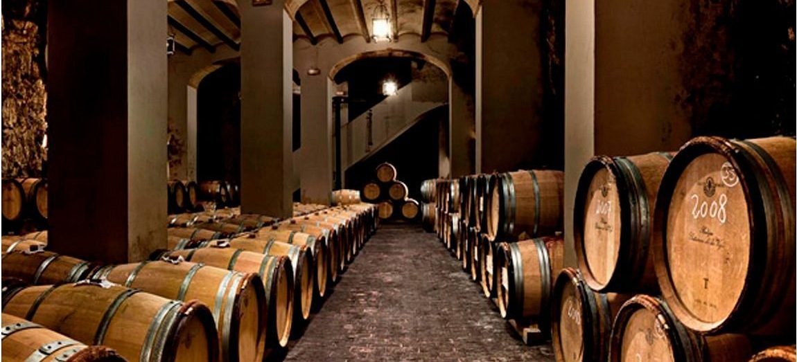 De wijnkelder van het Spaanse wijnhuis Bodegas Guttierez de la Vega